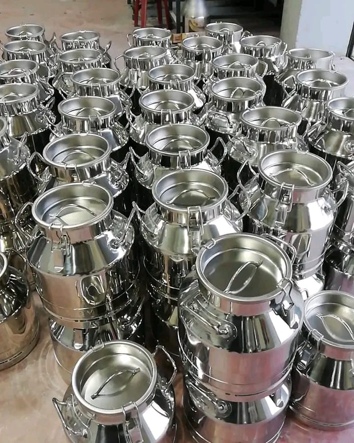 Assorted aluminium cow milk cans in different sizes